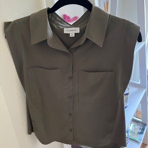 Evereve army green sleeveless button down blouse. Size XS